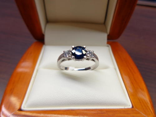 Safírový prsten s diamanty   David Pros