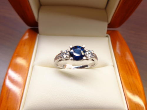 Safírový prsten s diamanty   David Pros